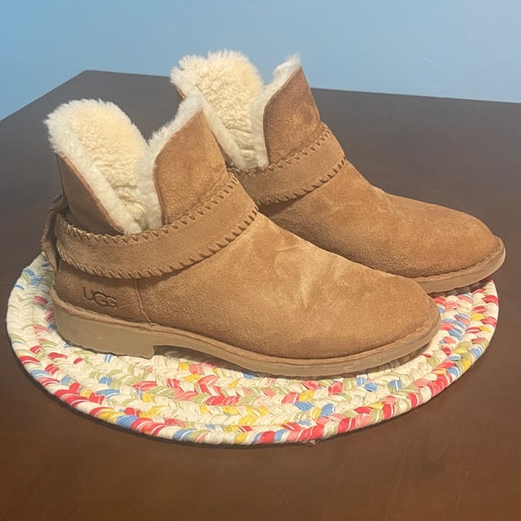UGG Chestnut Shearling Lined Boots - Picture 1 of 4